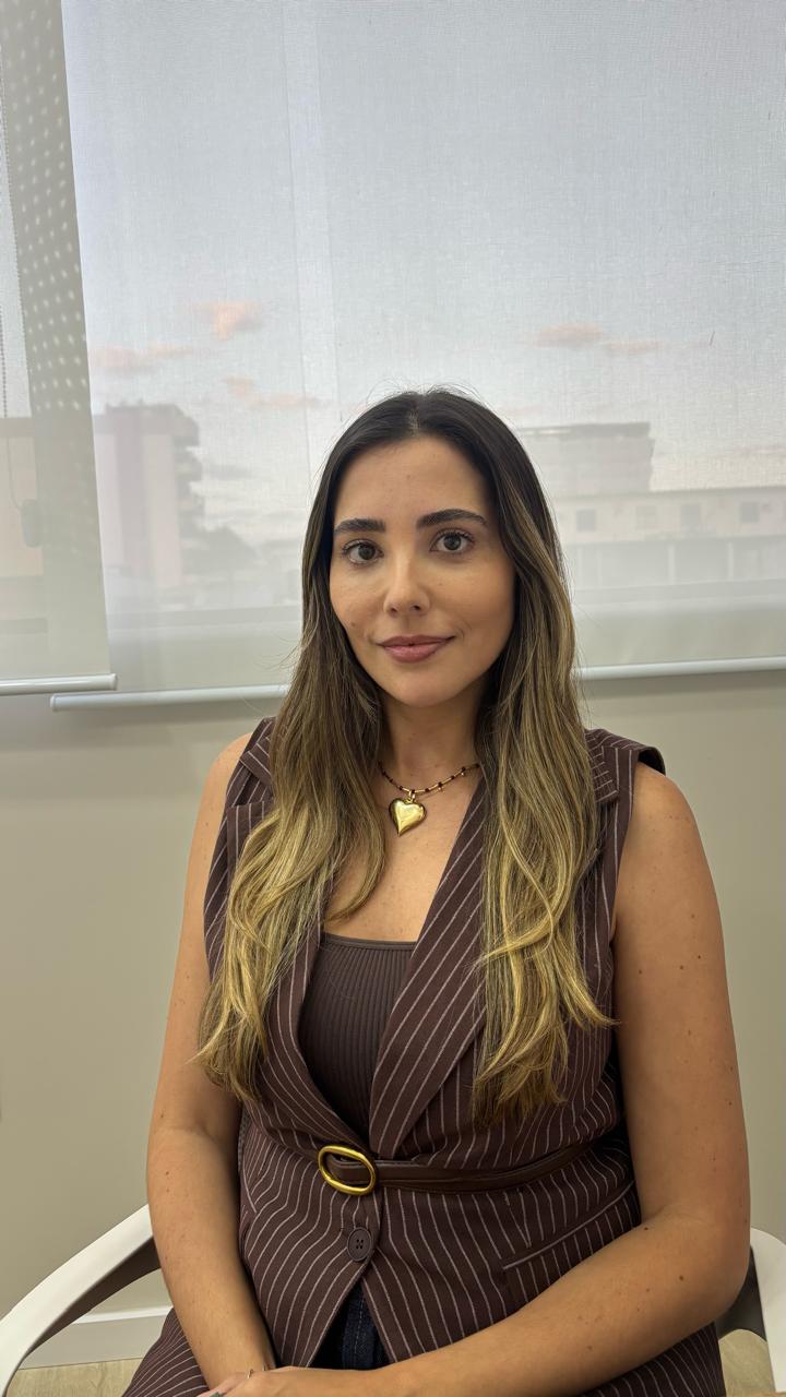 Dra. Lívia Acar